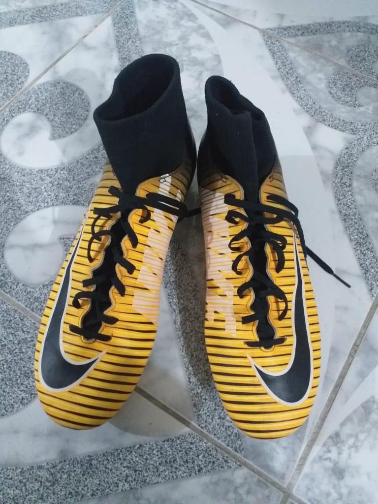 Guayos de futbol Nike talla 41 en perfecto estado