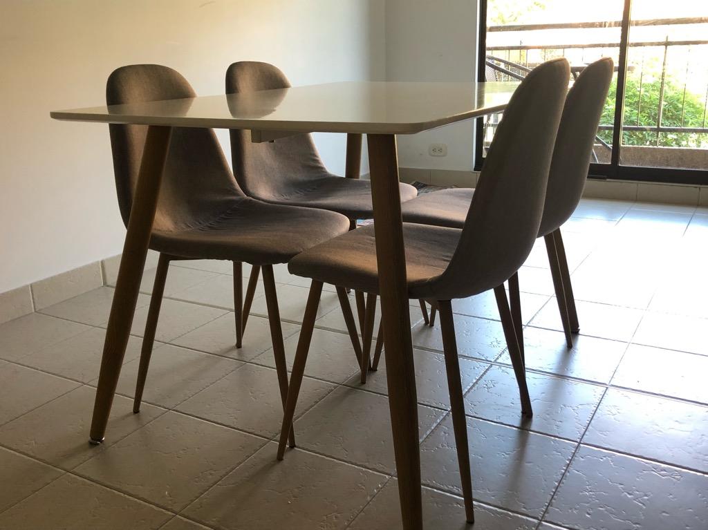 Se Vende Comedor de 4 Puestos