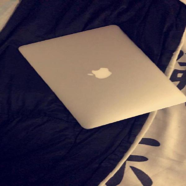 Portatil Macbook Air 13 2014 Core 5 4 Gb de Ram Disco Solido