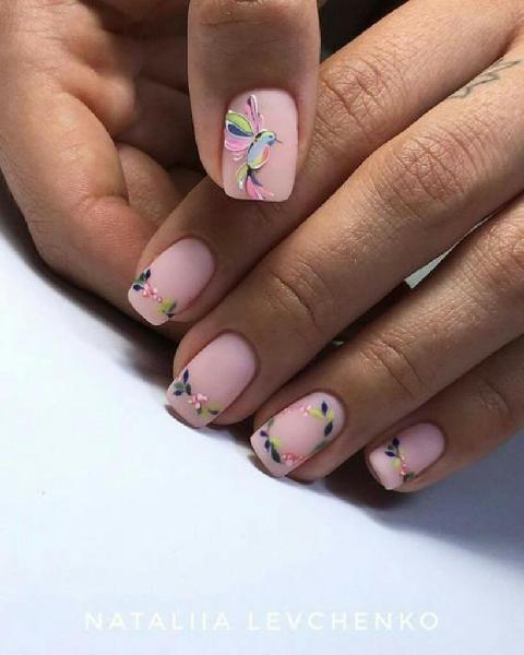 Se Necesita Manicurista