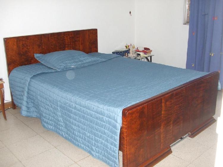 Cama Doble Antigua en Comino Crespo