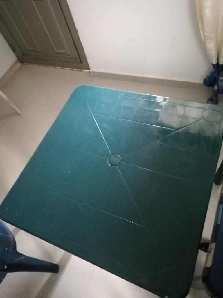 Cama y mesa plastica