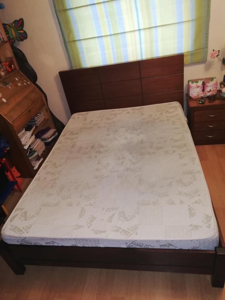 Cama doble con colchón