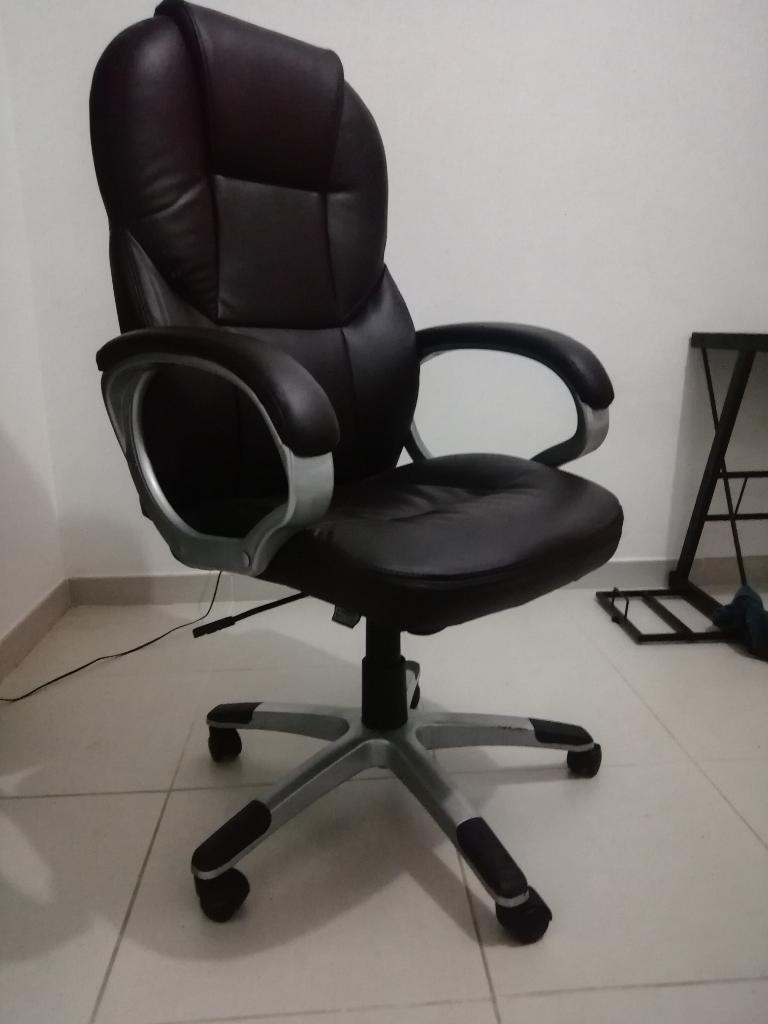 Combo Silla Gerente + Silla Bar + Puff