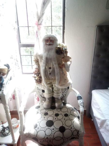 Papa Noel, con hermoso traje