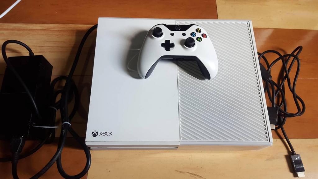 Oferta Xbox One fat Edicion Blanca con su Control y Cables