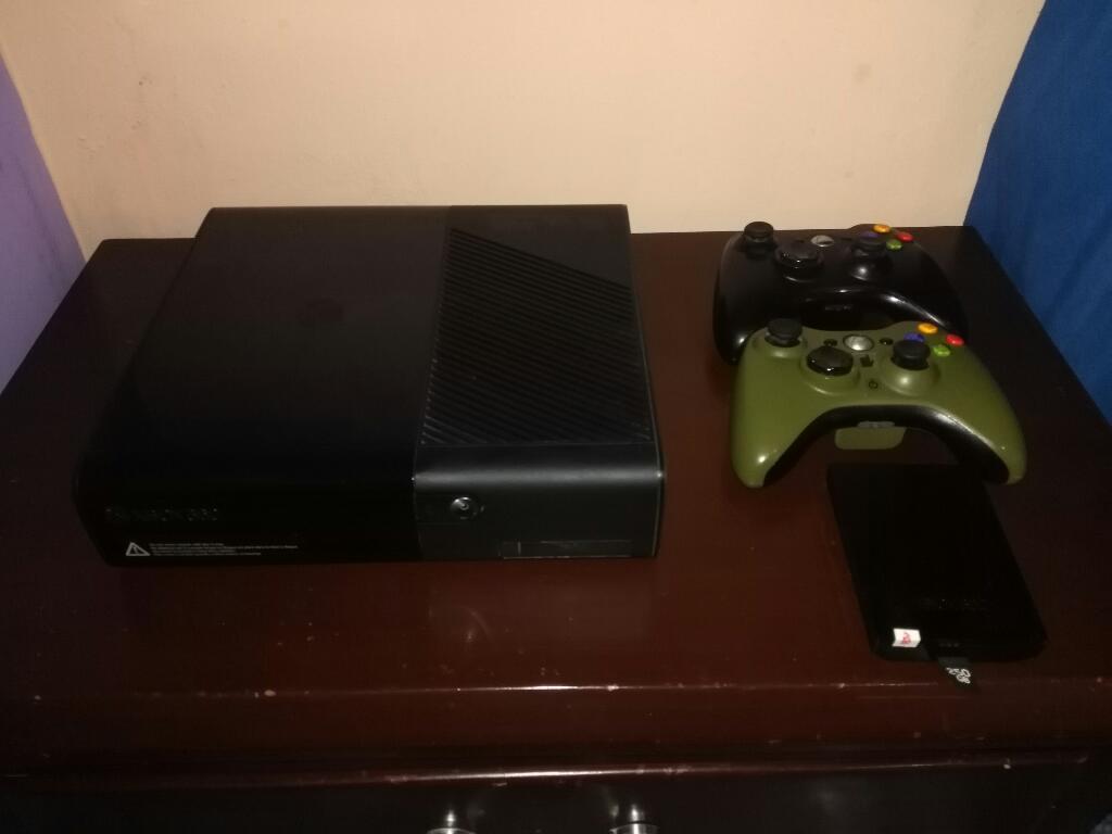 Vendo Xbox 360 Super E con Caja Perfecto