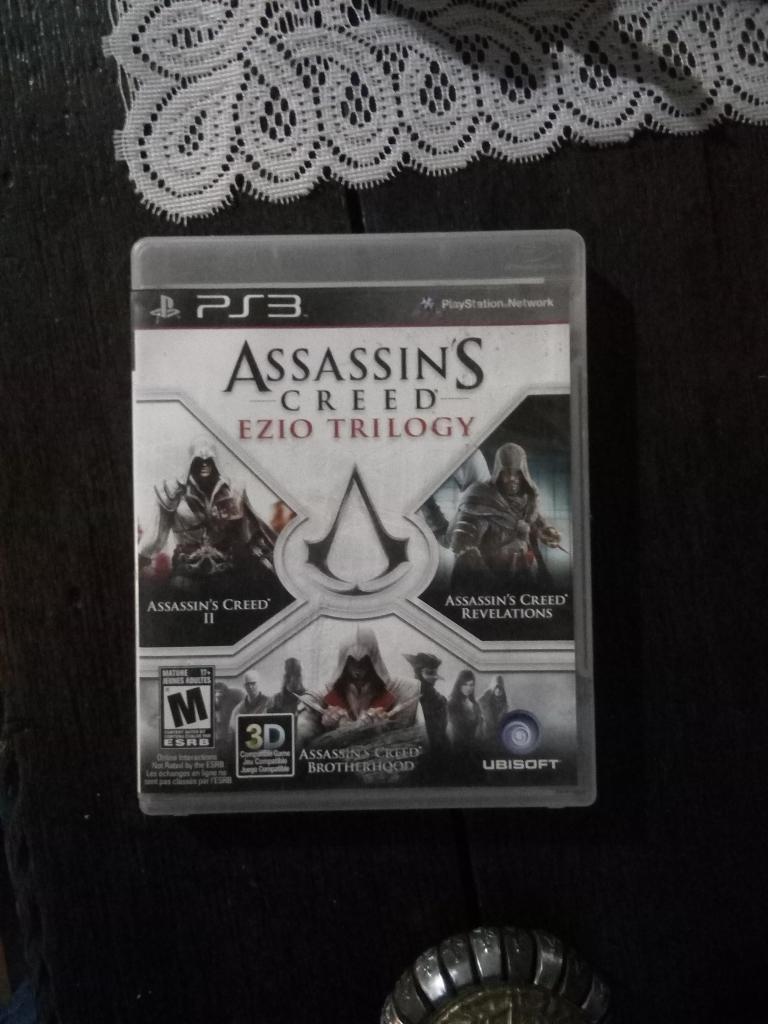 assasian creed enzio trilogy para ps3