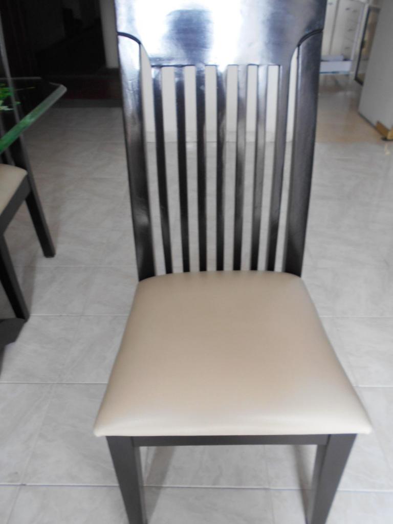 CUATRO ASIENTOS PARA COMEDOR EN MADERA FINA $115 CADA UNO