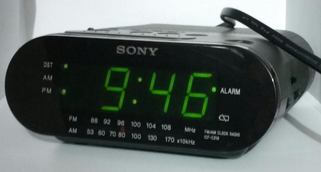 Radio Reloj Sony Icfc218 Como Nuevo