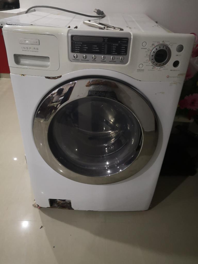 Vendo Lavadora Secadora para Repuestos.