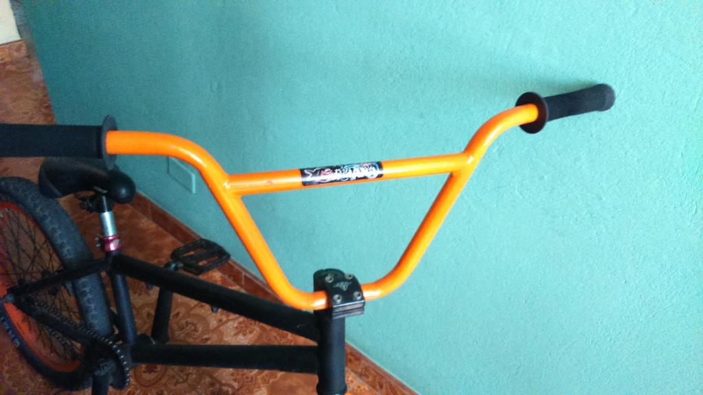Cicla BMX naranja