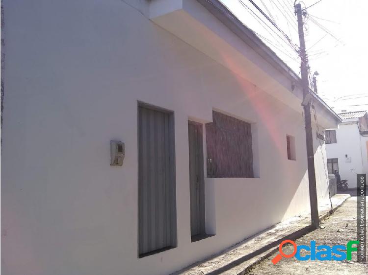 VENTA DE PROPIEDAD EN EL CENTRO, RENTA $3.700.000