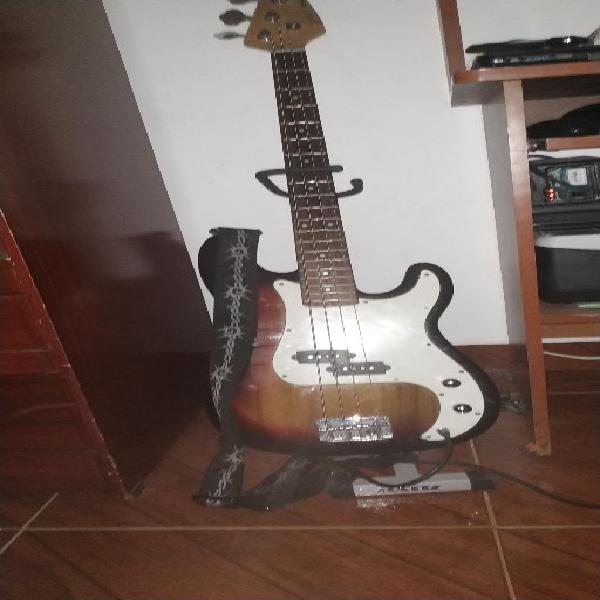 Vendo bajo 4 Cuerdas