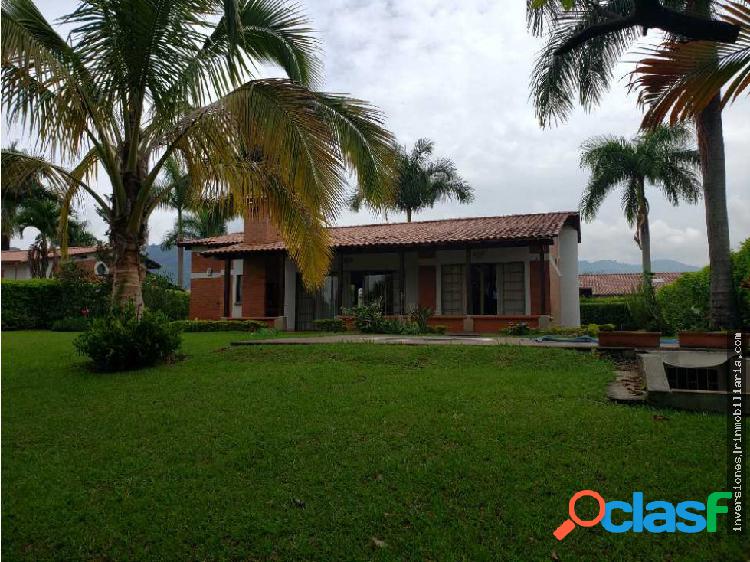 Venta de casa campestre en combia