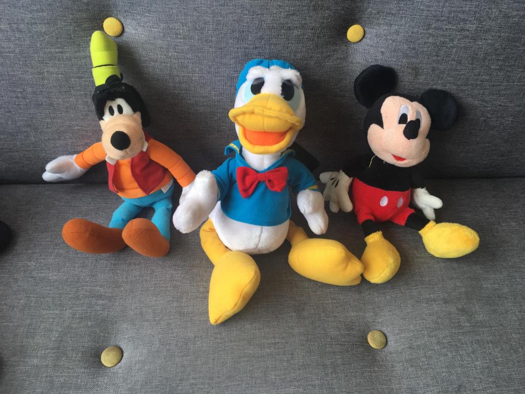 Conjunto de muñecos de peluche de Disney