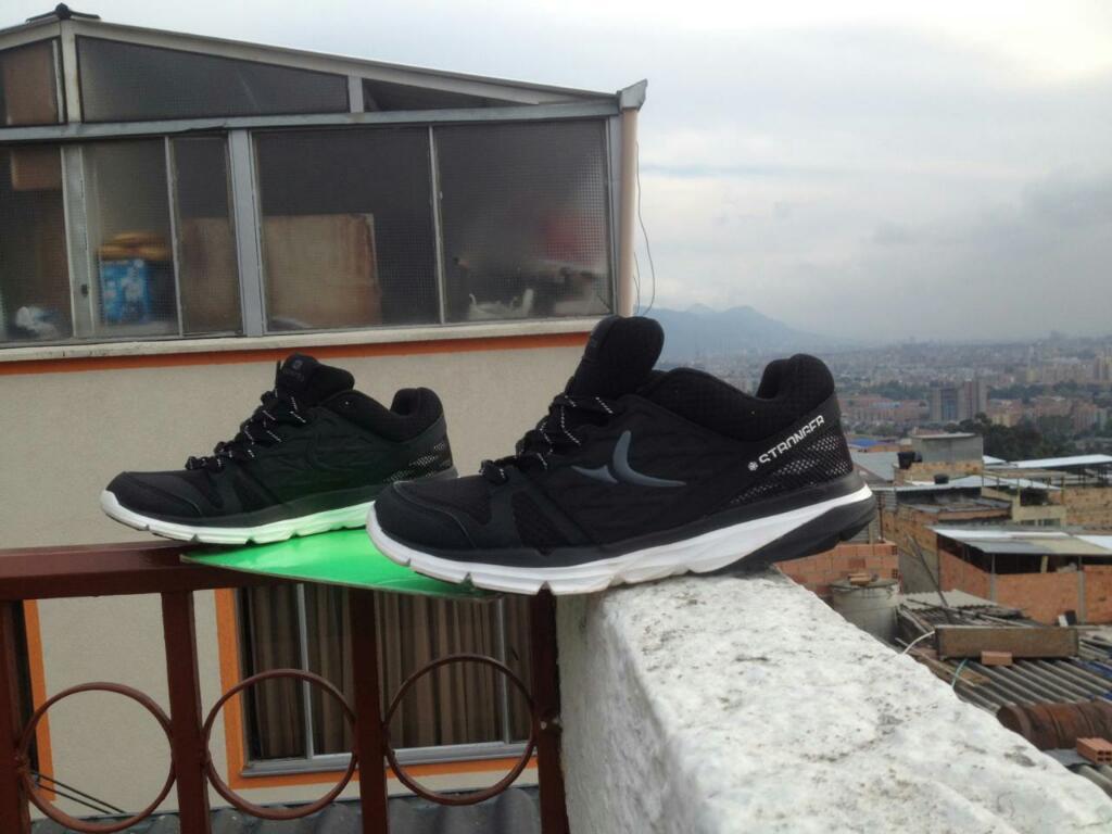 Tenis Running Negras