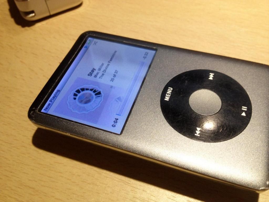 IPOD CLASSIC 120GB BUEN ESTADO CON CARGADOR Y CABLE ORIGINAL