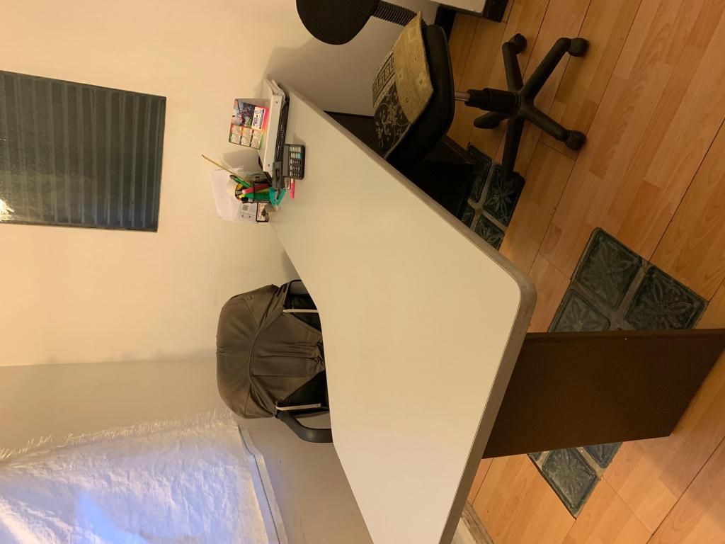 Combo escritorio y dos sillas