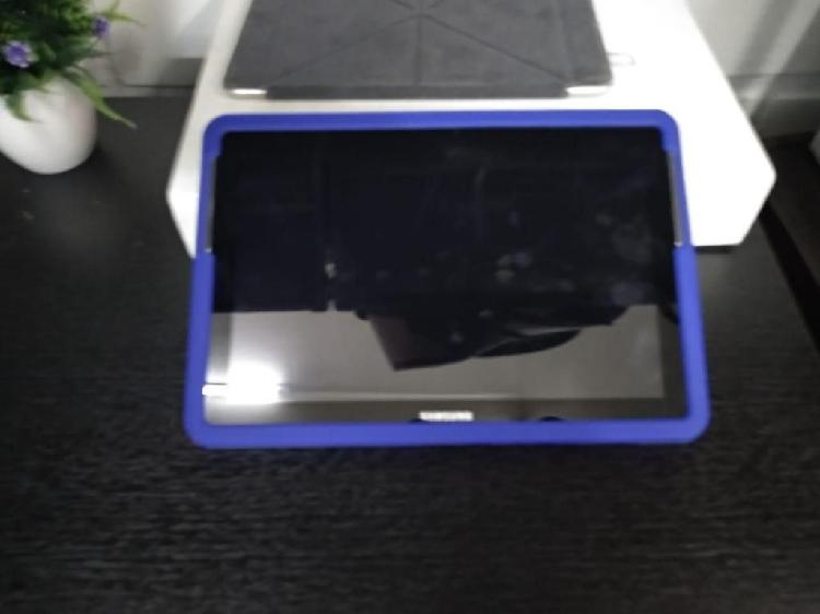 Hermosa Tablet Samsung 9 pulgadas 16GB con protector y