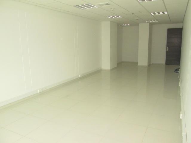 ARRIENDO OFICINA EN METROPOLITAN BUSSINES PARK CABECERA