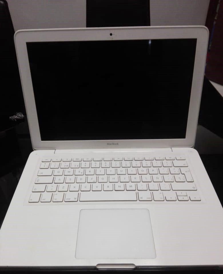 MacBook White 