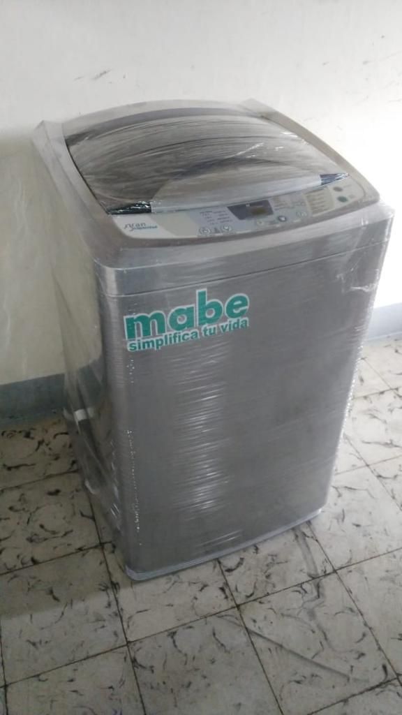 Lavadora de 18 Libras, Mabe,funcionando