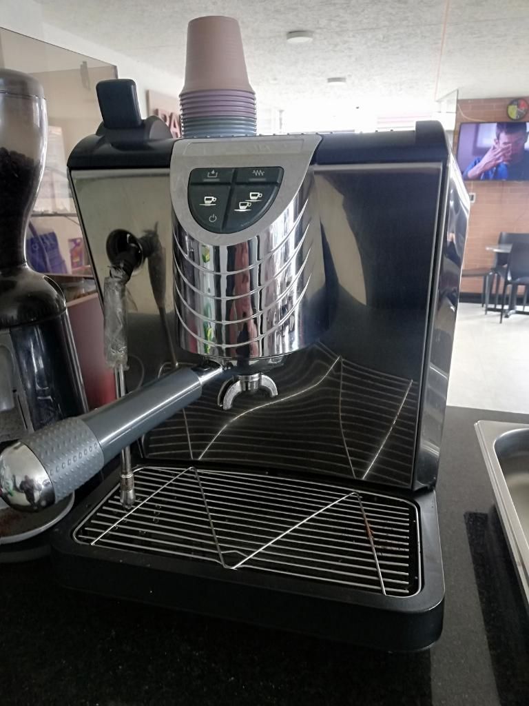 Maquina de Café Automática Italiana