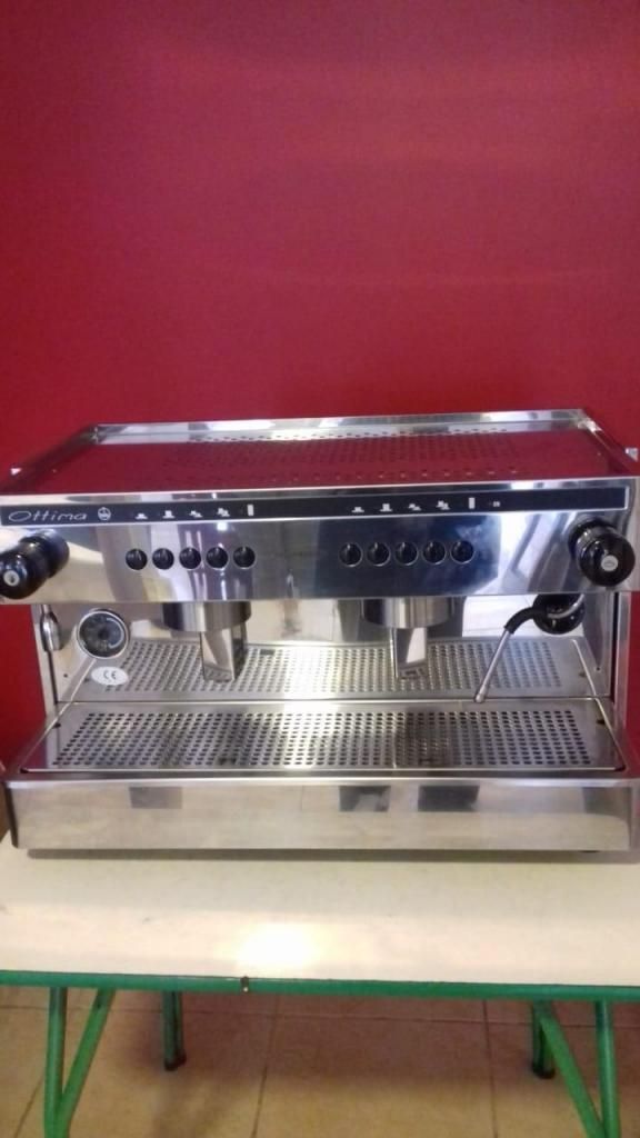 SE VENDE MAQUINA DE CAFE EXPRESSO Y MOLINO