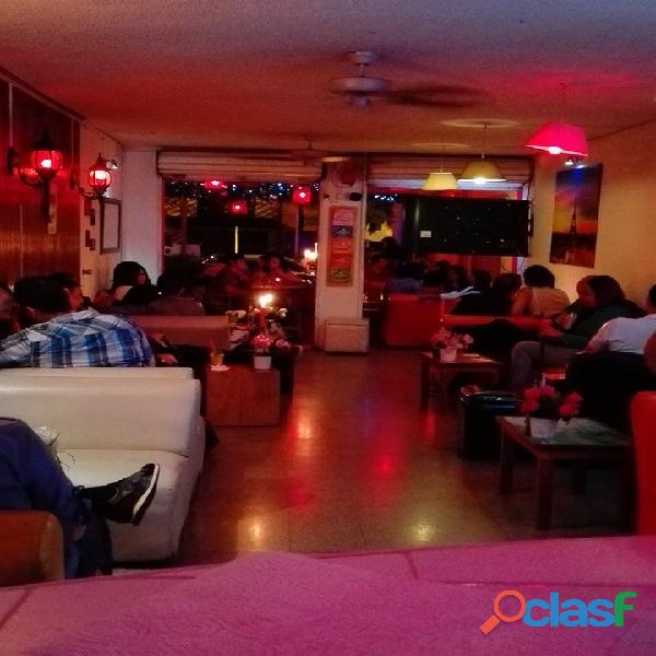Vendo Bar Restaurante ( con vivienda) sector Laureles Wsp: