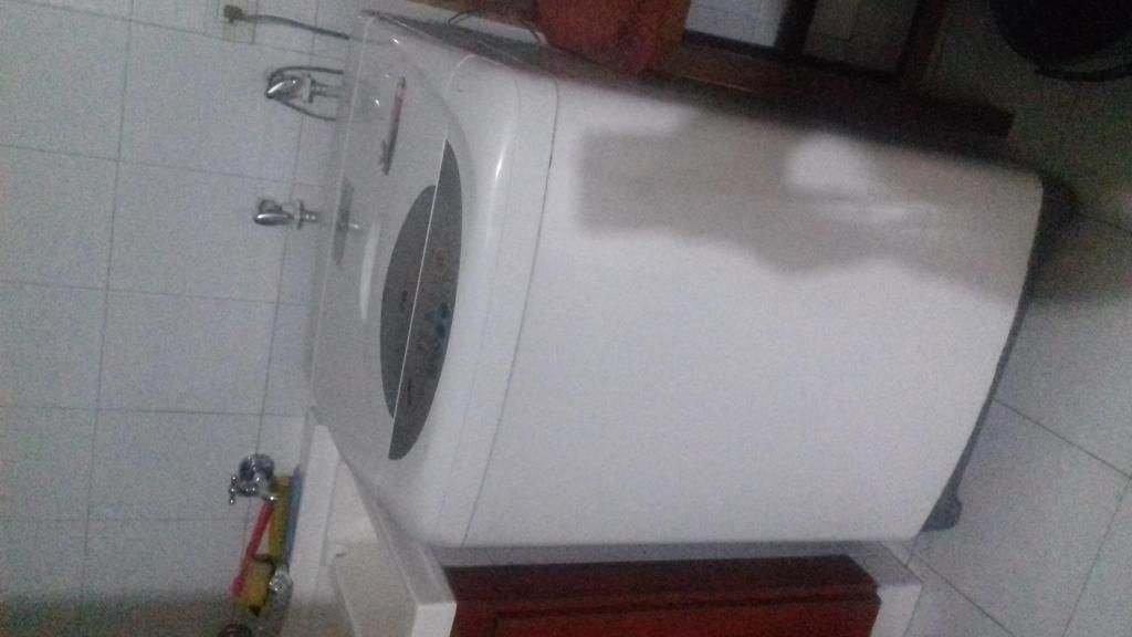 lavadora LG y nevera nofrox Electrolux Usadas