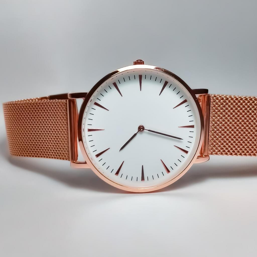 Reloj minimalista correa de malla rosada
