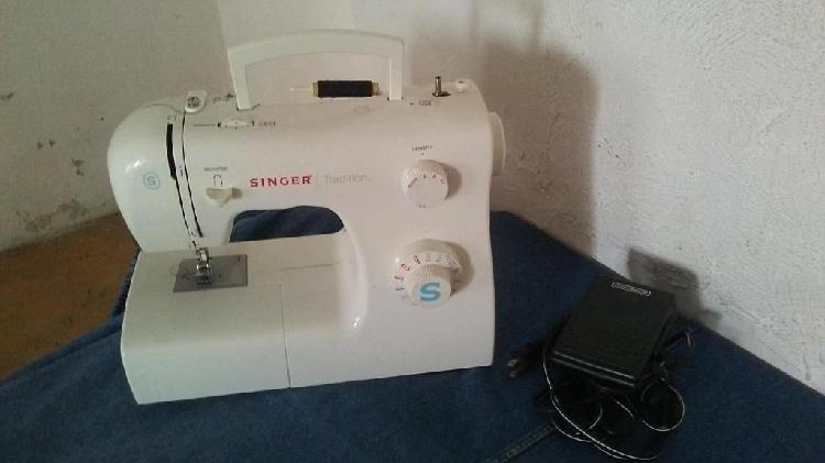 Se vende maquina de coser marca singer