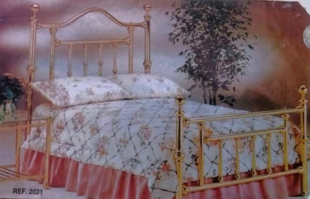 Hermosa cama en bronce latón Diferentes estilos y medidas.
