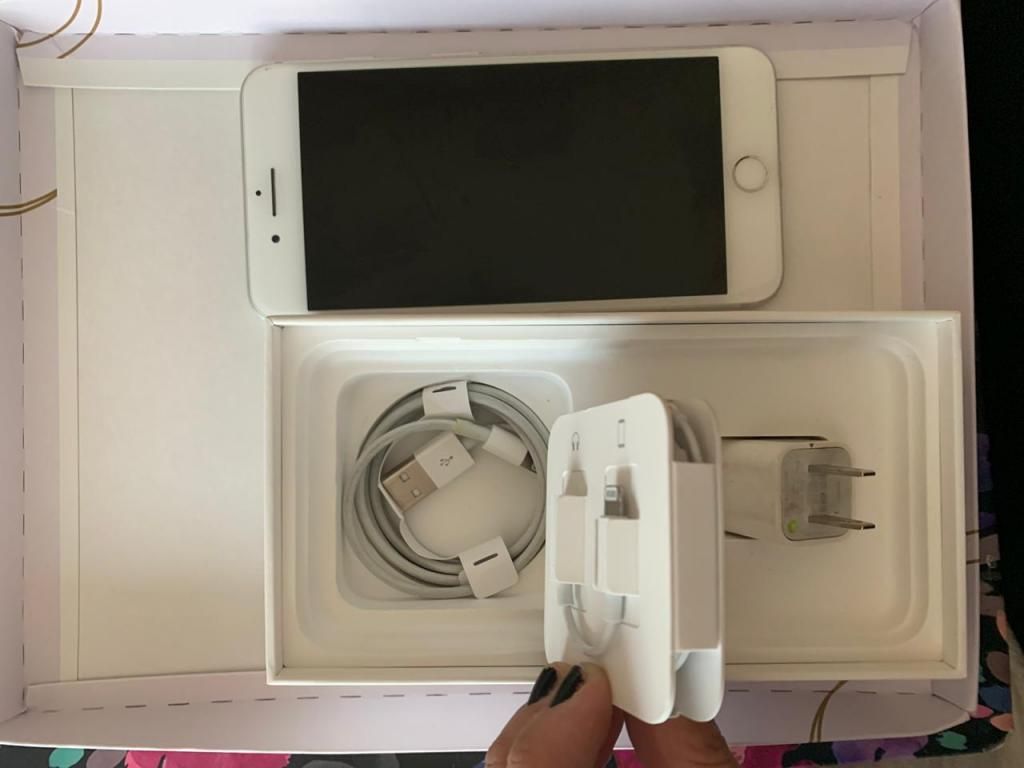 VENDO IPHONE 7 PLUS 128 GB EN MUY BUEN ESTADO!! AUDIFONOS