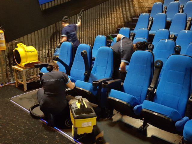 Lavado de sillas muebles y tapetes de auditorios y cines