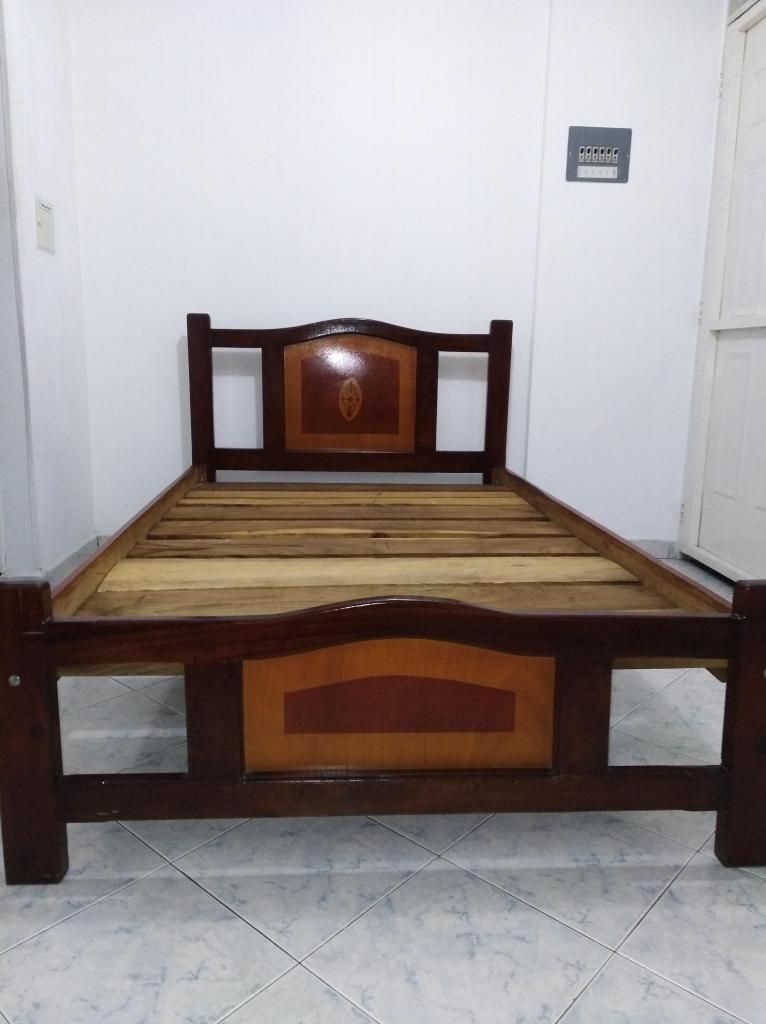 Se vende cama usada semidoble 1.90 x 1.20 en buen estado Sin