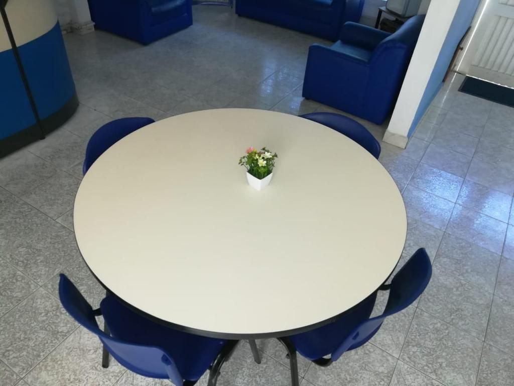 Vendo, Bonita mesa ideal para oficina