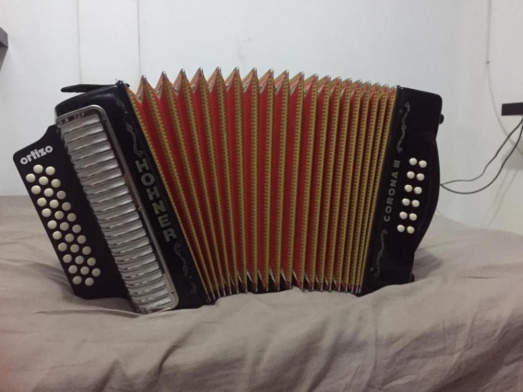 Acordeon Hohner Iii Corona.