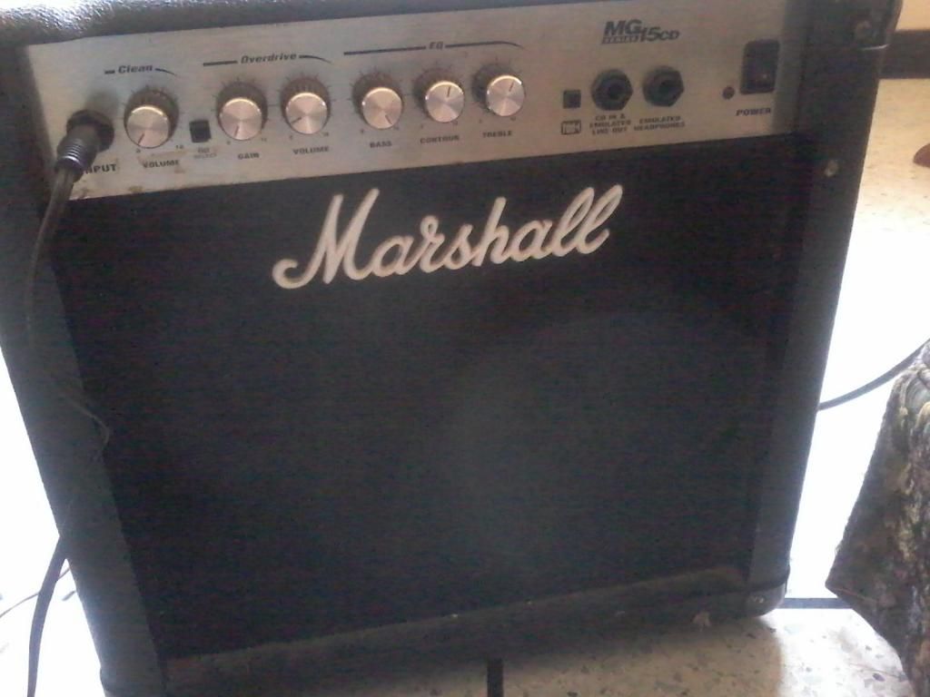 Amplificador Marshall MG series 15CD incluye cable de 6mt