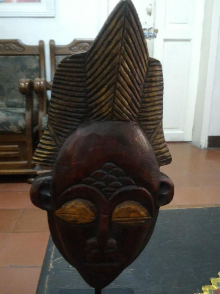 Mascara de Mesa Africana Hermosa