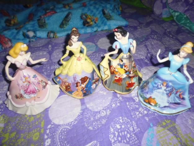 Muñeca en porcelanas marca DISNEY originales juego x cuatro