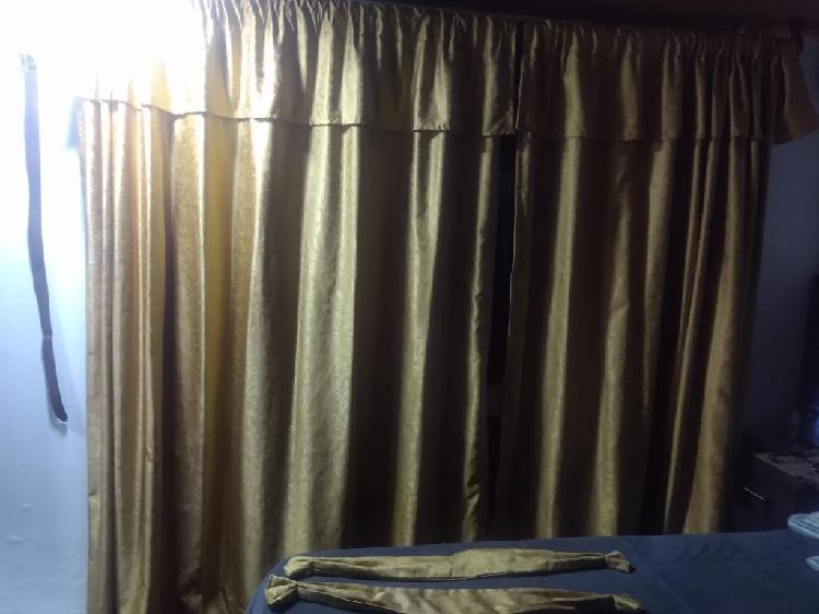 Vendo Cortinas con Tubo de Madera