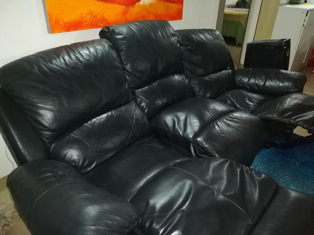 Sofa reclinable negro de cuero