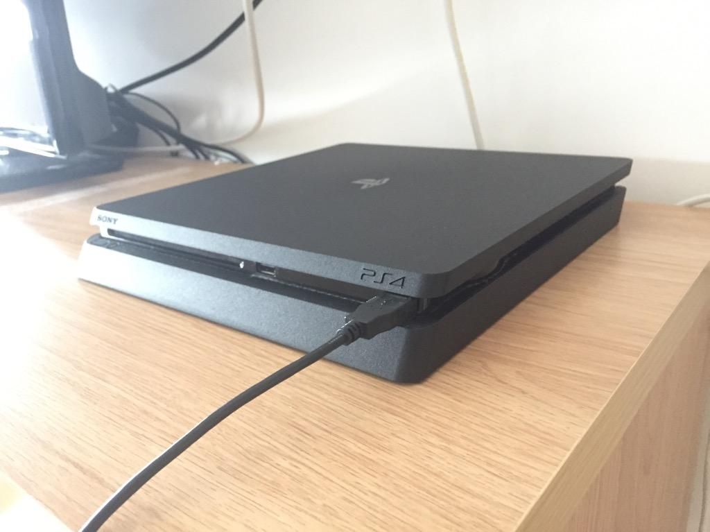 Se Vende Play Station 4 Slim