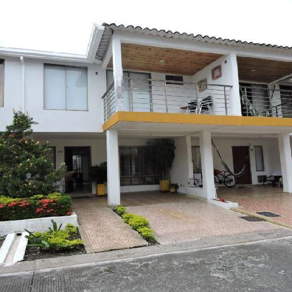 VENDO CASA CONJUNTO CERRADO ANILLO VIAL EN VILLAVICENCIO