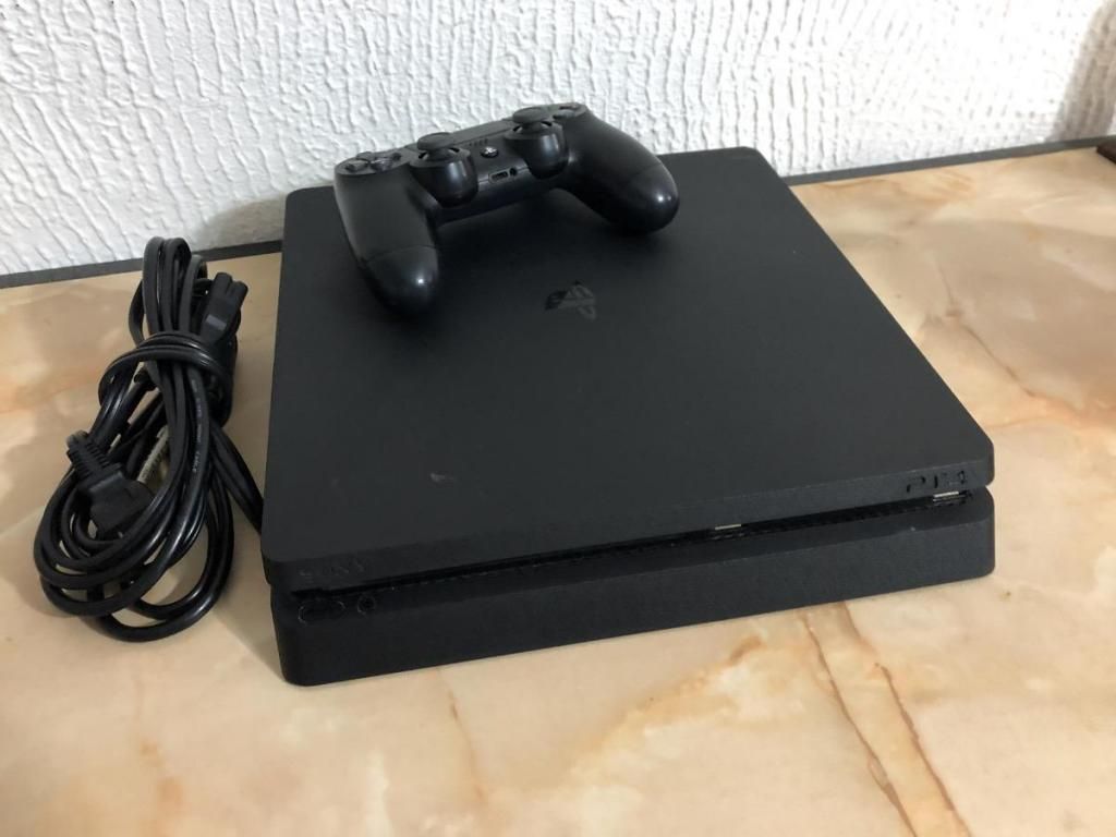 VENDO PLAY STATION 4 slim 500 Gigas PERFECTO ESTADO