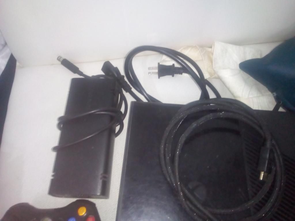 Vendo Xbox360 Completa Y 15 Juegos 0,5