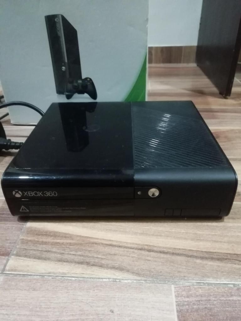 Xbox 360 E original se entrega como se ve en la foto