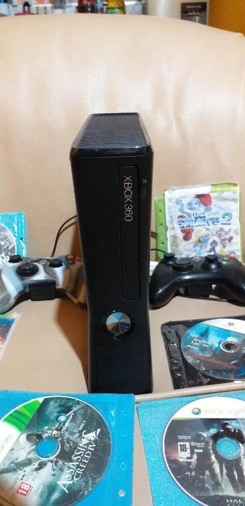 Xbox 360 a La Venta con 2 Controles Y Ju